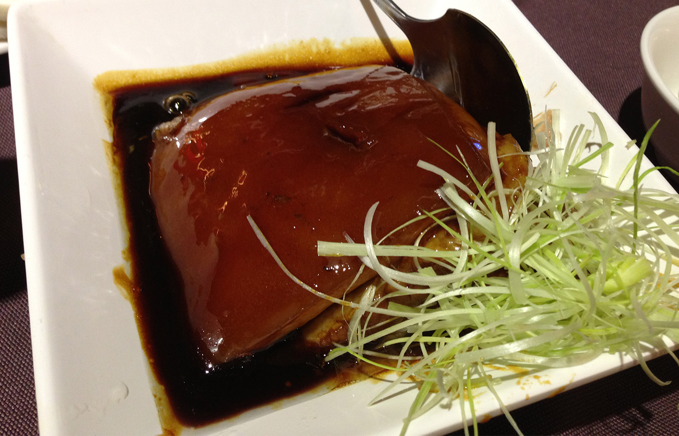 一度食べると忘れられない極品軒のトンポーローTravelife